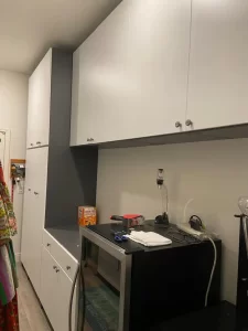 installing kitchen cabinets